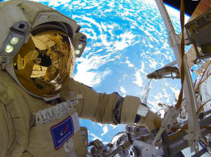 Российские космонавты совершили 176 выходов в открытый космос, но не все они были в отечественных скафандрах