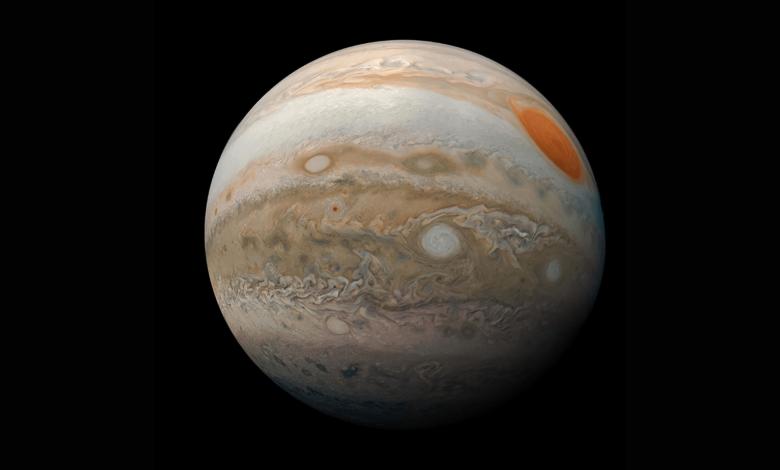 В атмосфере Юпитера оказалось больше кислорода, чем на Солнце, выяснили учёные  